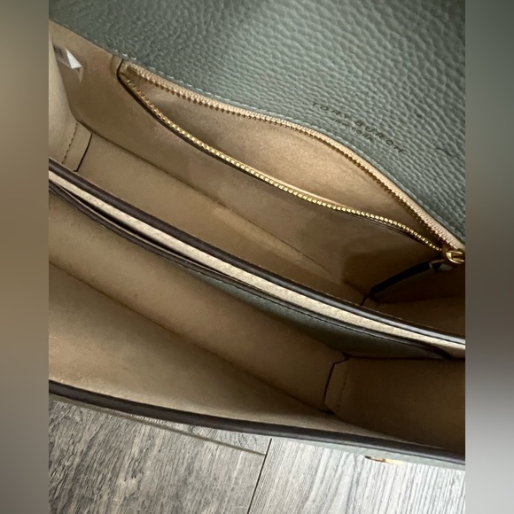 Tory Burch crossbody bag in mint condition and carried a couple times only - Picture 7 of 9